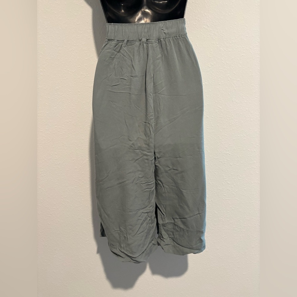 Elegant Women's Wide Leg Pants in Gray - Picture 3 of 5